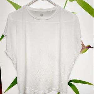 Uniqlo white tee size xs